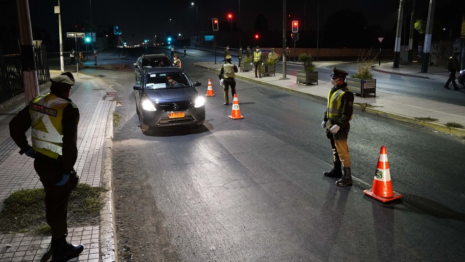 Imagen referencial. Carabineros detuvo a 522 personas por no respetar el toque de queda