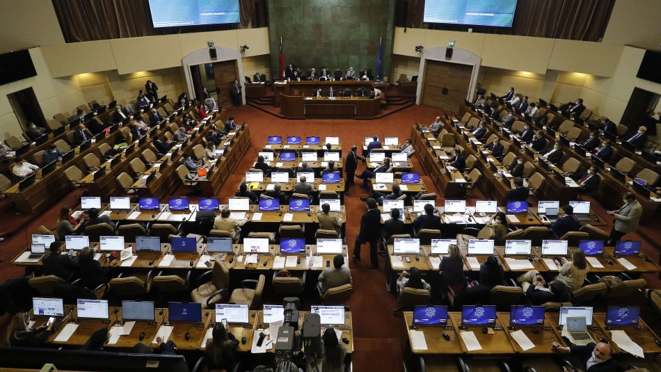 Diputados UDI solicitan acelerar rebaja en número de parlamentarios Diputados de la UDI solicitan acelerar rebaja en número de parlamentarios y gastos operacionales