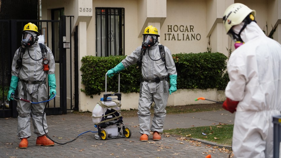 Inician operativo de sanitización en calle Holanda Inician operativo de sanitización en Hogar Italiano de Ñuñoa afectado por brote de COVID-19