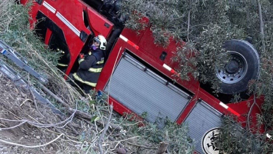 Carro de Bomberos se desbarranca en Concepción y deja 7 voluntarios lesionados Carro de Bomberos se desbarranca en Concepción y deja 7 voluntarios lesionados