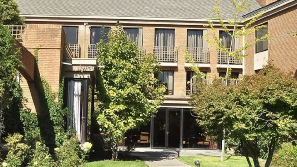 Foco de contagio por COVID-19 en residencia de adultos mayores en Las Condes Trece personas dieron positivo al covid-19 en residencia para adultos mayores en Las Condes