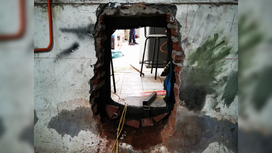 Robo Detienen a sujetos tras hacer forado en una iglesia para robar una multitienda en La Cisterna