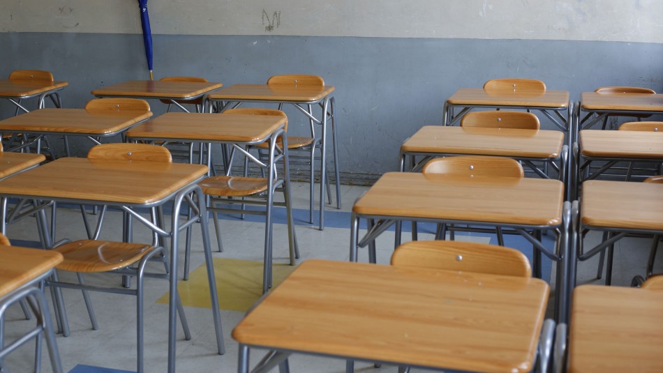Clases Encuesta AMUCh sobre la educación pública: Más del 64% de apoderados cree que se perderá el año escolar