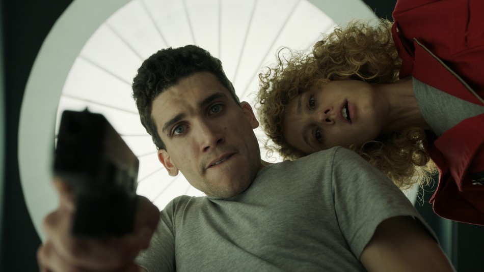 Denver de La Casa de Papel denuncia que vecina lo fotografía desde el balcón y promete Denver de La Casa de Papel denuncia que vecina lo fotografía desde el balcón y promete