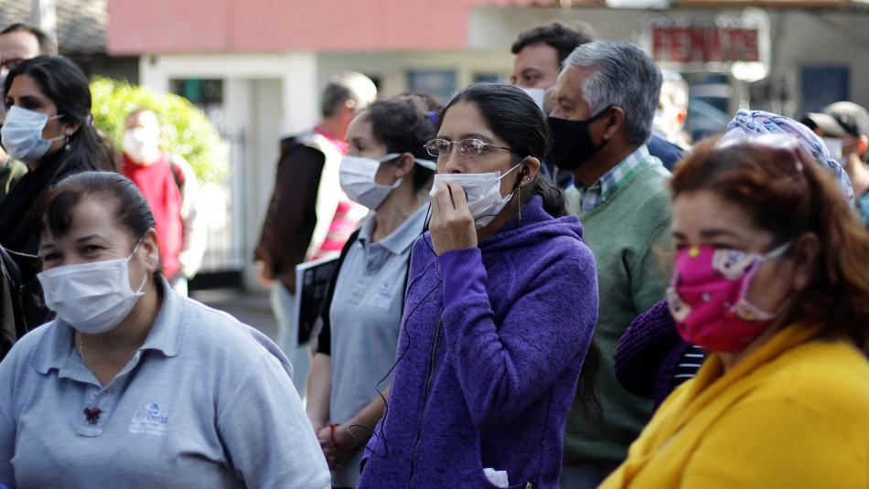 Gobierno se disculpa por las largas filas para retirar medicamentos en el Hospital Félix Bulnes Gobierno se disculpa por las largas filas para retirar medicamentos en el Hospital Félix Bulnes