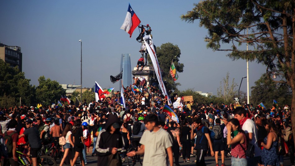 Cadem: Un 55% está en desacuerdo con que continúen las movilizaciones y marchas en Chile Cadem: Un 55% está en desacuerdo con que continúen las movilizaciones y marchas en Chile