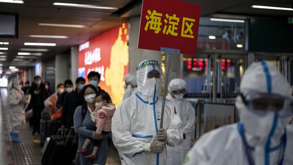 China revisa al alza el balance del coronavirus: Registran casi 1.300 muertos adicionales China revisa al alza el balance del coronavirus: Registran casi 1.300 muertos adicionales