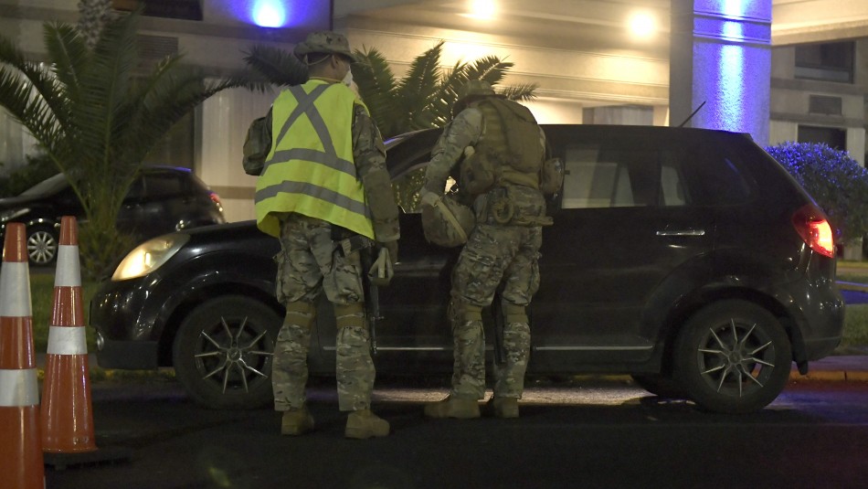 Carabineros informó sobre 582 detenciones tras toque de queda Carabineros informó que se registraron 582 detenciones por no respetar el toque de queda