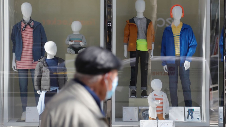 Pocos probadores y ropa Pocos probadores y ropa
