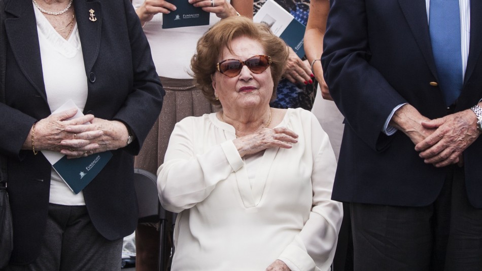 Lucía Hiriart Lucía Hiriart publica condolencias por muerte de Sergio Onofre Jarpa