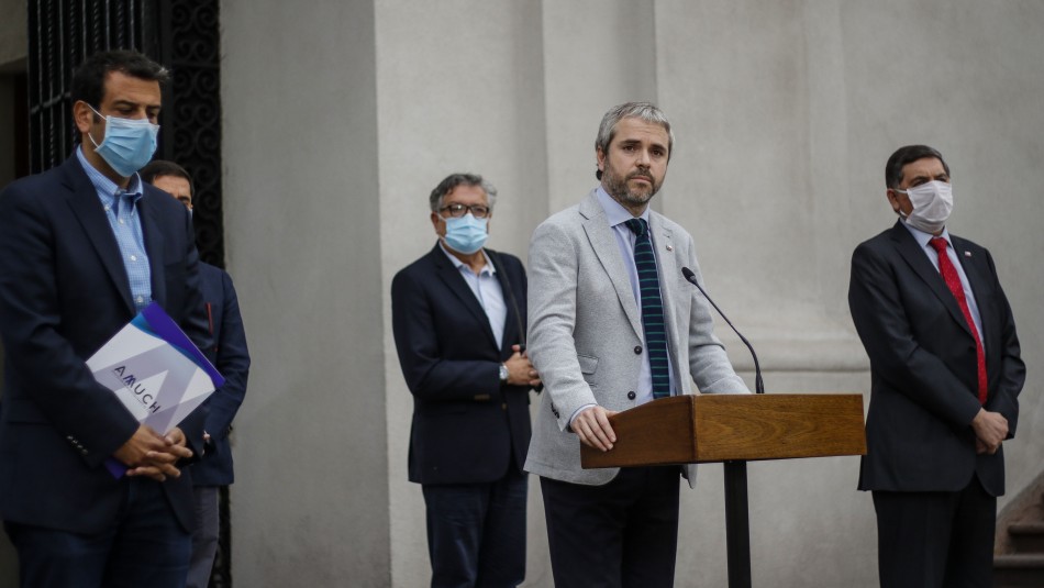 Blumel amuch mañalich Blumel y controversia Mañalich-AMUCh: No hay que desviarnos en polémicas innecesarias