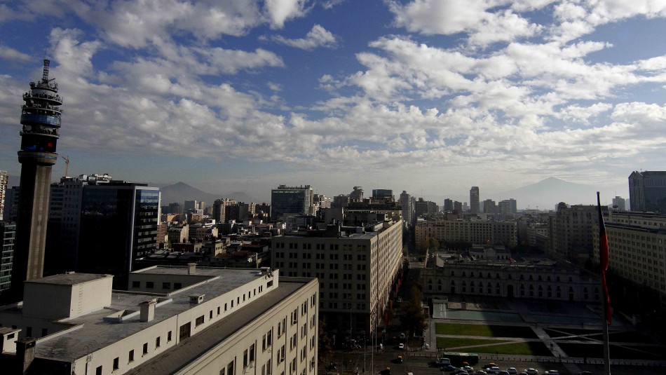 Imagen de archivo Santiago entre nubes y sol: Revisa el pronóstico del tiempo