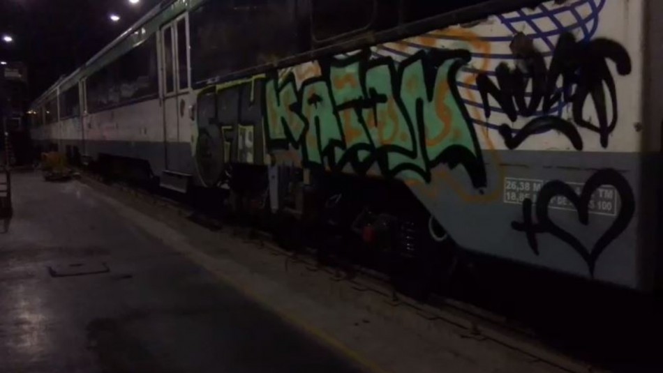 Detienen a banda que realizó rayados en vagones del Tren Central Detienen a banda que realizó rayados en vagones del Tren Central