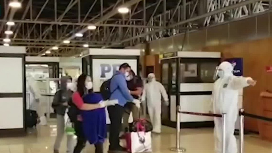 Meganoticias participó de polémicos operativos en el aeropuerto para viajar a Rapa Nui Meganoticias participó de polémicos operativos en el aeropuerto para viajar a Rapa Nui