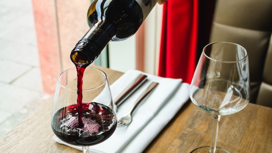 ¿Por qué beber alcohol te hace más vulnerable al coronavirus? La OMS responde ¿Por qué beber alcohol te hace más vulnerable al coronavirus? La OMS responde
