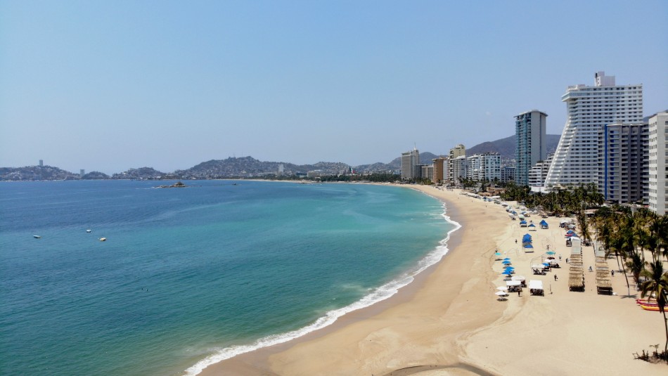 Capturan momento en que mar arroja peces vivos a orilla de playa en Acapulco Capturan momento en que mar arroja peces vivos a orilla de playa en Acapulco