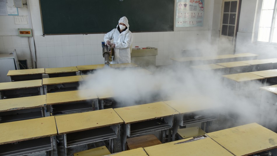 Sombreros para distanciarse y grupos de hasta tres estudiantes: Así es el regreso a clases en China Sombreros para distanciarse y grupos de hasta tres estudiantes: Así es el regreso a clases en China