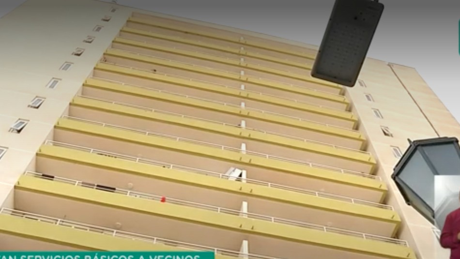 Vecinos de La Cisterna interponen recurso contra administración de edificio por corte de luz y agua Vecinos de La Cisterna interponen recurso contra administración de edificio por corte de luz y agua