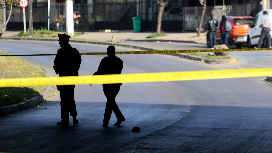 Detienen a sujeto armado en Recoleta: Habría realizado disparos durante toque de queda Detienen a sujeto armado en Recoleta: Habría realizado disparos durante toque de queda