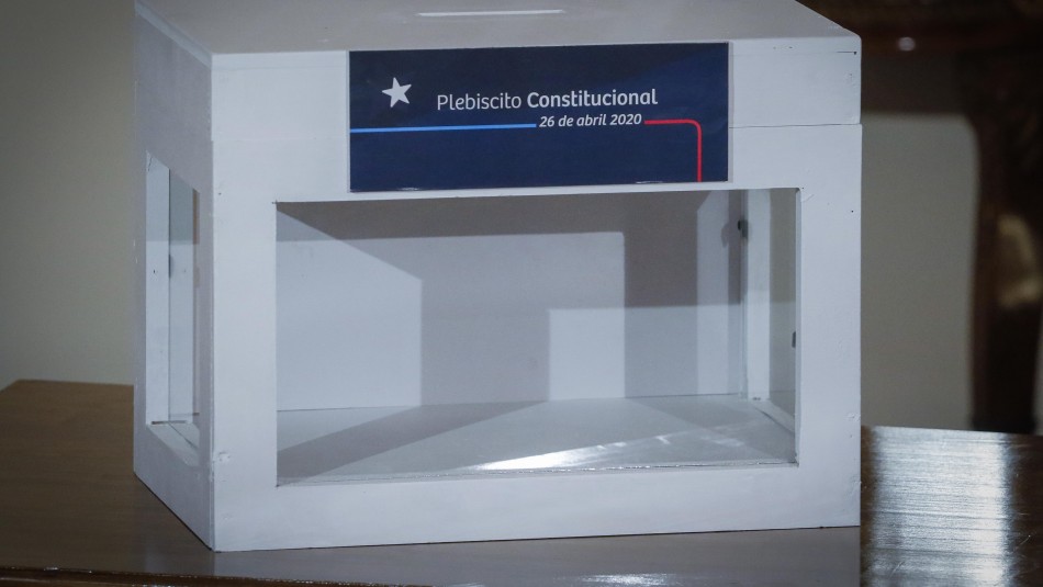 Partidos de oposición rechazan idea de volver a posponer la fecha del plebiscito Partidos de oposición rechazan idea de volver a posponer la fecha del plebiscito