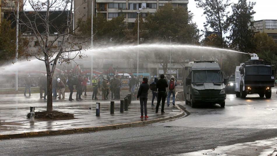 Incidentes Plaza Baquedano Más de 60 detenidos en Plaza Baquedano por infringir norma sanitaria en manifestación