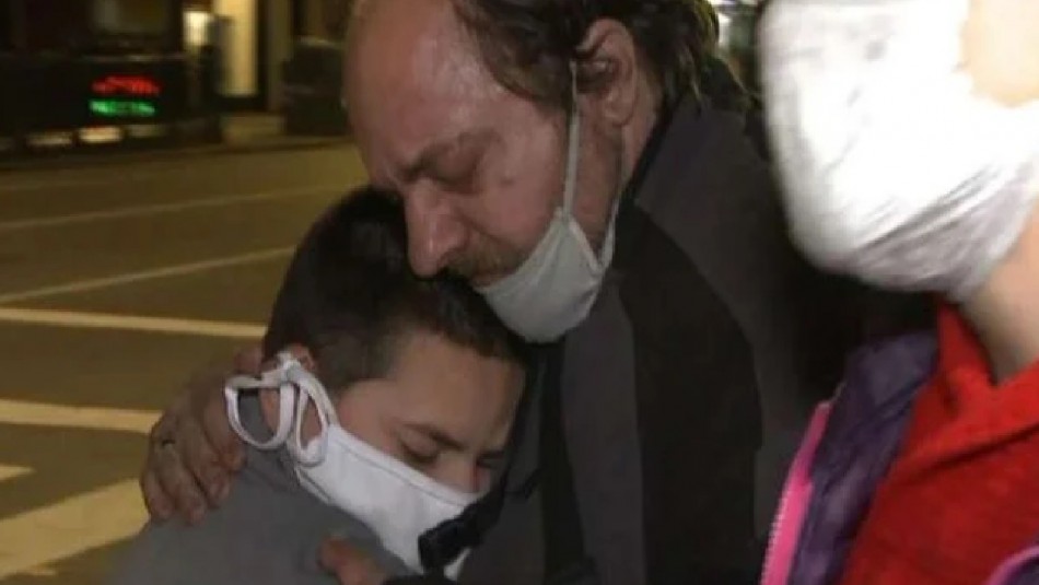 Dramático caso en Argentina: Hombre perdió a su esposa, su trabajo y ahora vive en la calle con su hijo Dramático caso en Argentina: Hombre perdió a su esposa, su trabajo y ahora vive en la calle con su hijo
