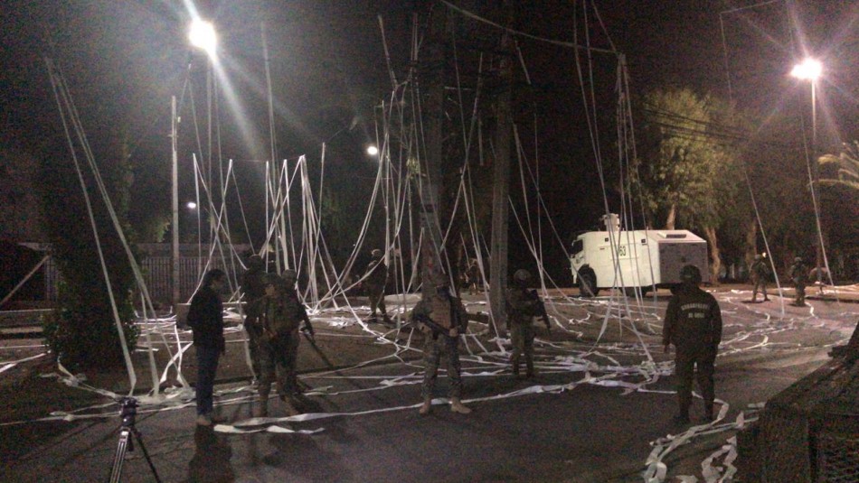 Saqueo en toque de queda: Detienen a un adolescente y tres adultos tras robo a carnicería de Quilicura Saqueo en toque de queda: Detienen a un adolescente y tres adultos tras robo a carnicería de Quilicura