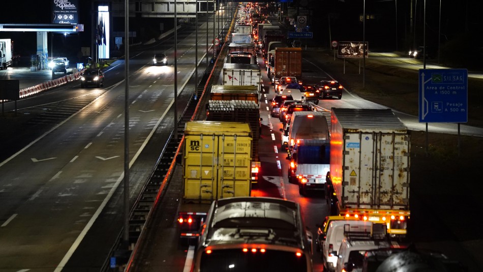 Ruta 68 Gran congestión vehicular para cruzar cordón sanitario de la Región Metropolitana