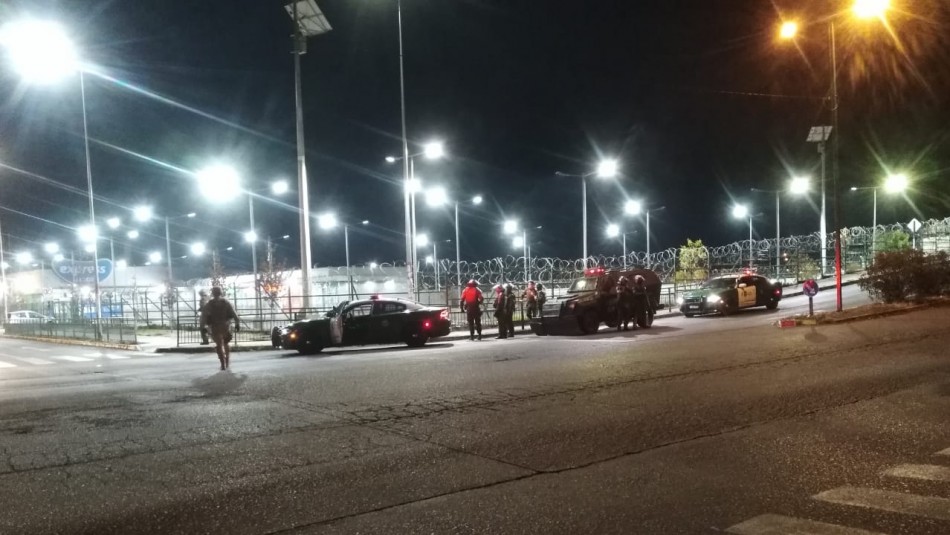 Carabineros evita saqueo en supermercado de Maipú: Hay nueve detenidos Carabineros evita saqueo en supermercado de Maipú: Hay nueve detenidos