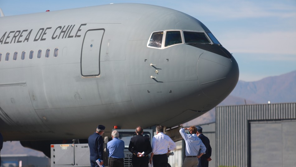 Avión FACh llega con insumos médicos y ventiladores Avión FACh llega desde China con 15 toneladas de insumos médicos y ventiladores mecánicos