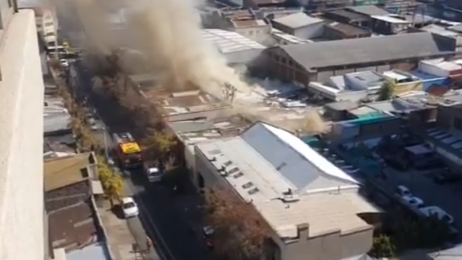 Incendio se registrá en cité ubicado en el centro de Santiago Incendio se registra en cité ubicado en el centro de Santiago