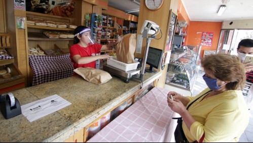 Economista entrega consejos para enfrentar la crisis económica