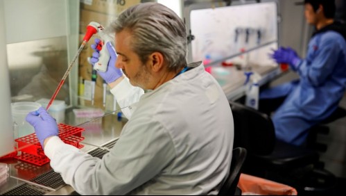 Farmacéutica británica fabricará mil millones de dosis de refuerzo de vacuna contra coronavirus