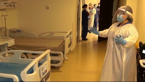 Funcionaria del hospital Gustavo Fricke canta ópera a pacientes con coronavirus