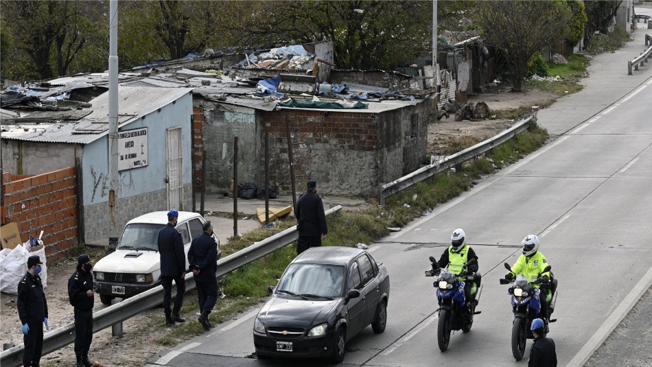 Sujetos eran perseguidos por violar la cuarentena y la policía descubrió que eran secuestradores Sujetos eran perseguidos por violar la cuarentena y la policía descubrió que eran secuestradores