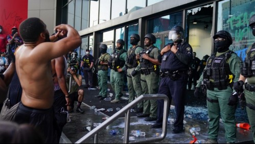 Videos muestran violentos incidentes en EEUU: Manifestantes atacan sede de CNN en Atlanta