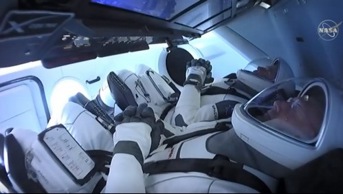 Cápsula de SpaceX se acopló este domingo a la Estación Espacial Internacional