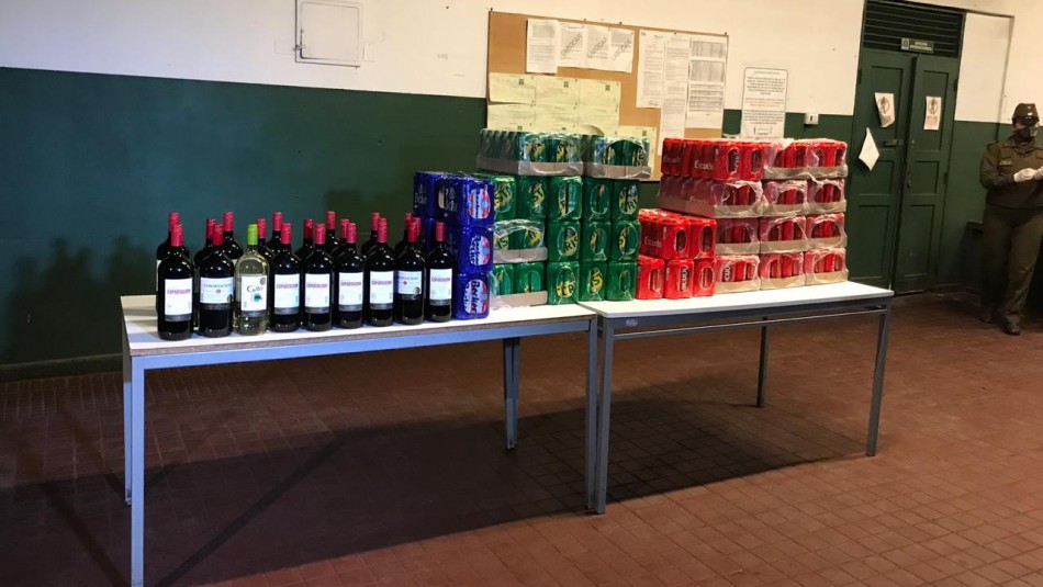 Local de venta clandestina de alcohol funcionaba en Lo Barnechea en pleno toque de queda Local de venta clandestina de alcohol funcionaba en Lo Barnechea en pleno toque de queda
