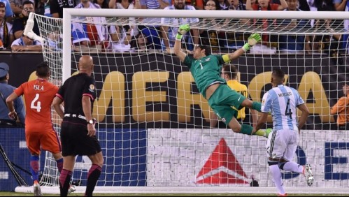 'Kun' Agüero sigue impresionado con tapada de Bravo en Copa América: 'Me la sacó con la punta de los dedos'