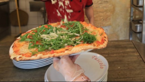 'Ya no puedo dormir': Hombre lleva nueve años recibiendo pizzas que no pide