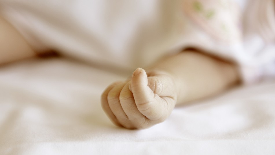 Imagen referencial Confirman muerte de bebé de 10 meses por coronavirus en La Ligua