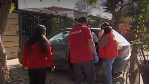 Joven de 29 años vive su cuarentena hace una semana al interior de auto en Peñalolén