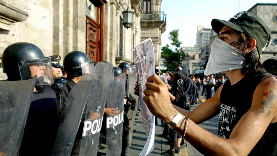 Detienen a tres policías en México por la muerte de Giovanni López bajo custodia policial Detienen a tres policías en México por la muerte de Giovanni López bajo custodia policial
