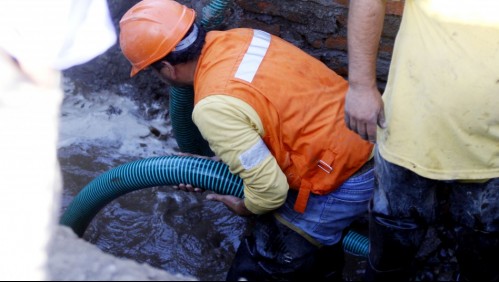 Rotura de matriz provoca corte de agua potable en sectores de Providencia