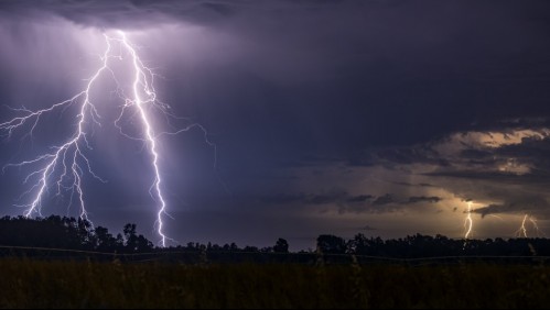 Meteorología emite aviso por probables tormentas eléctricas en Los Lagos y Aysén