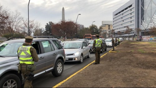 Reforzamiento de control policial por cuarentena genera gran congestión en Plaza Baquedano