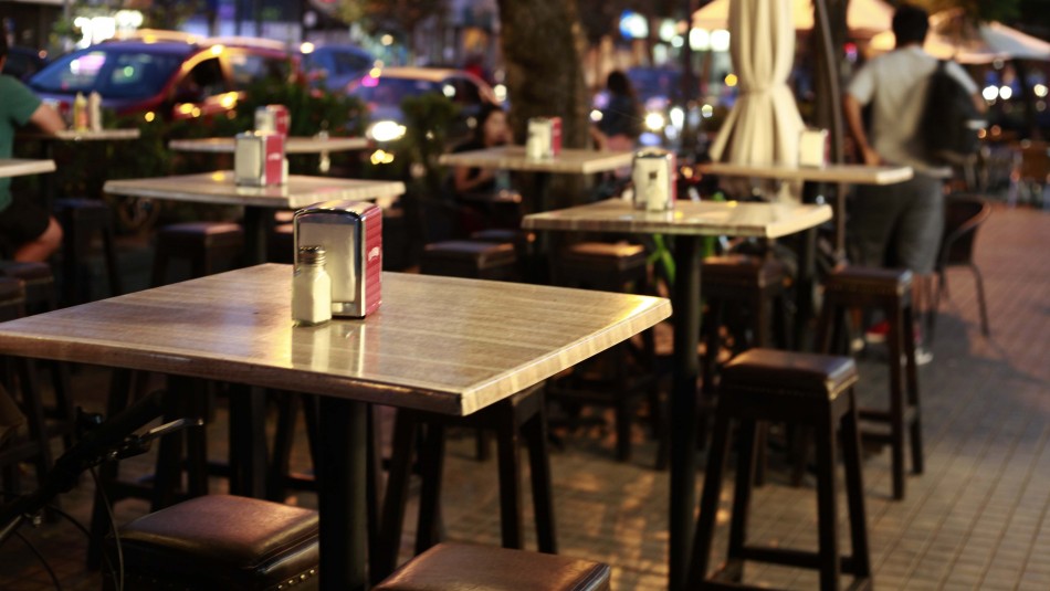 Gobierno publica protocolo de prevención ante reapertura del comercio Barreras físicas y mesas distanciadas: Gobierno publica protocolo para reapertura de restaurants, cafés y comercio