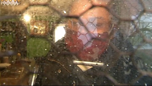 'Es lo más doloroso': Mujer mantiene en su casa el ataúd de su suegra fallecida por coronavirus