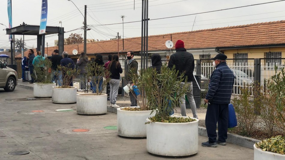 Se registran filas de personas comprando parafina tras fuerte baja de precio y llegada de sistema frontal Se registran filas de personas comprando parafina tras fuerte baja de precio y llegada de sistema frontal