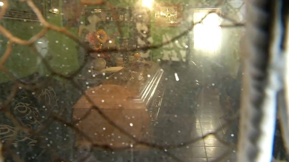 cadaver suegra la granja Alcalde de La Granja por familia que mantiene ataúd en casa:
